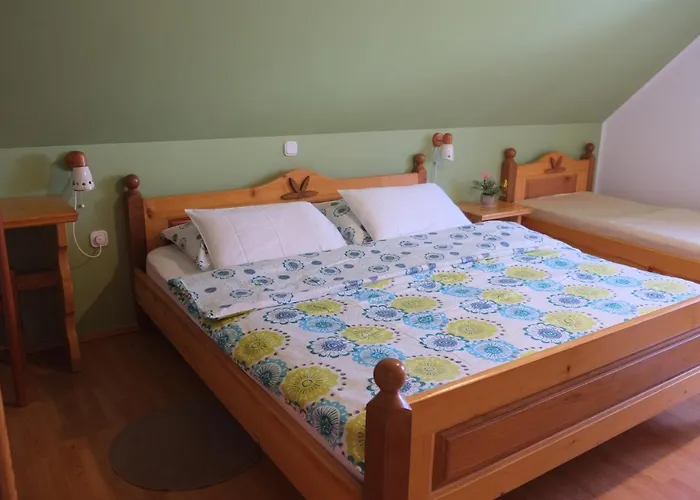 Bivanje na kmetiji Farm Pri Flandru