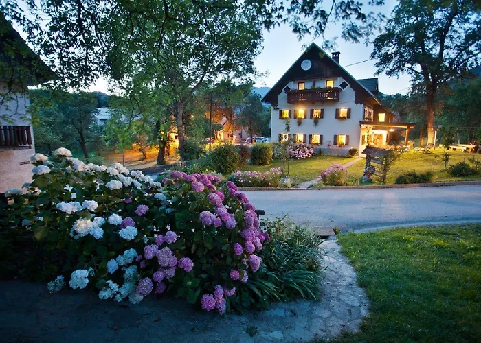 Bivanje na kmetiji Farm Pri Flandru Cerkno